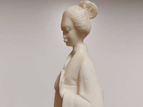 ORIGINAL LE RON TALL AND ELEGANT ORIENTAL STONELITE FIGURINE