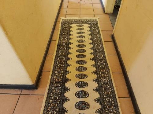 VINTAGE PURE WOOL HAND WOVEN PERSIAN CARPET RUNNER, 3.1 METRE X 76 CM