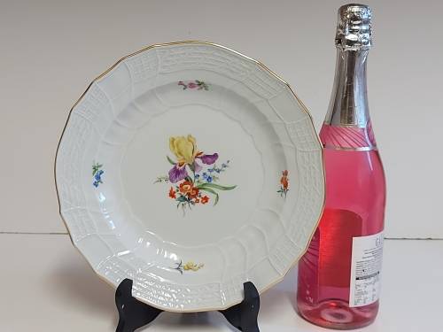 AWESOME RARE VINTAGE MEISSEN SOUP PLATE WITH A FLORAL DECORATION