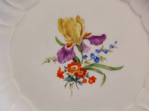 AWESOME RARE VINTAGE MEISSEN SOUP PLATE WITH A FLORAL DECORATION