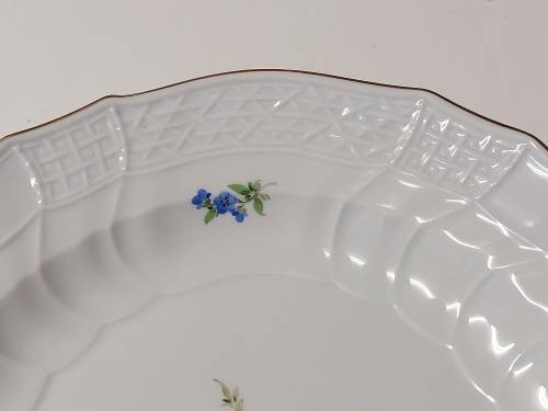 AWESOME RARE VINTAGE MEISSEN SOUP PLATE WITH A FLORAL DECORATION