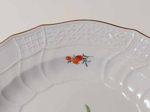 AWESOME RARE VINTAGE MEISSEN SOUP PLATE WITH A FLORAL DECORATION