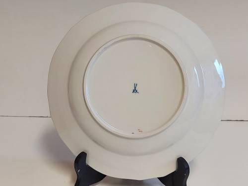 AWESOME RARE VINTAGE MEISSEN SOUP PLATE WITH A FLORAL DECORATION