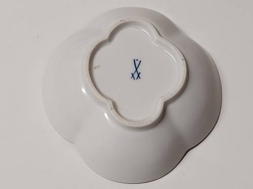 RARE VINTAGE MEISSEN YELLOW DRAGON PATTERN SCALLOPED SMALL OVAL BOWL