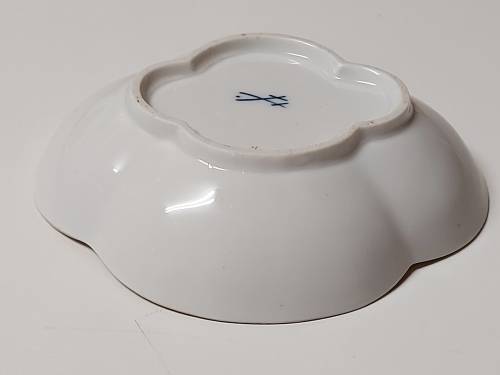 RARE VINTAGE MEISSEN YELLOW DRAGON PATTERN SCALLOPED SMALL OVAL BOWL