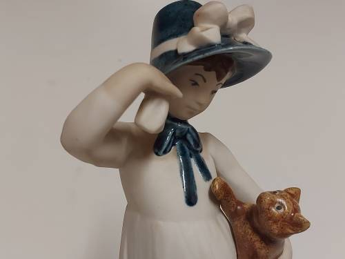 VINTAGE REX VALENCIA HAND-MADE IN SPAIN PORCELAIN FIGURINE