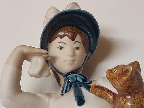 VINTAGE REX VALENCIA HAND-MADE IN SPAIN PORCELAIN FIGURINE