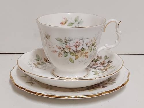 STRIKING VINTAGE ROYAL ALBERT BONE CHINA HAWORTH TEA TRIO