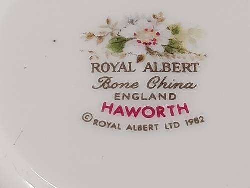 STRIKING VINTAGE ROYAL ALBERT BONE CHINA HAWORTH TEA TRIO