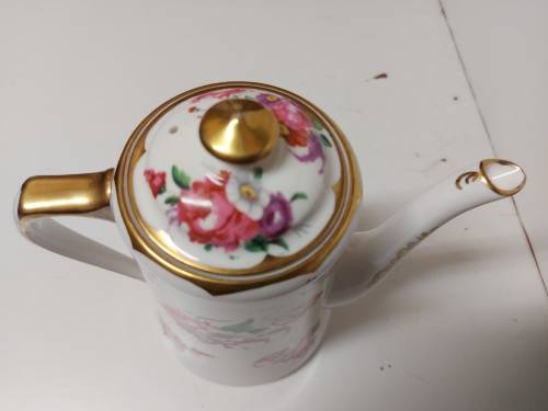 GORGEOUS AND ELEGANT VINTAGE 1940`s ROYAL ALBERT BONE CHINA LADY ANGELA COFFEE POT