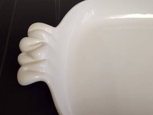 VINTAGE CARROL BOYES FUNCTIONAL ART LARGE WHITE CERAMIC OVEN DISH, MINT CONDITION