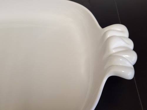 VINTAGE CARROL BOYES FUNCTIONAL ART LARGE WHITE CERAMIC OVEN DISH, MINT CONDITION