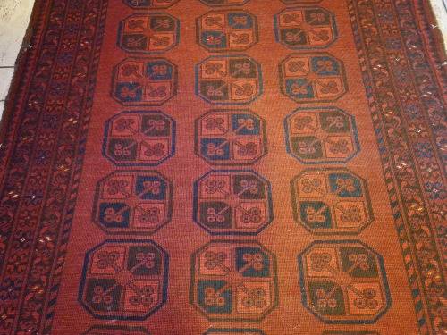 VINTAGE PURE WOOL HAND WOVEN MEDIUM-SIZED PERSIAN CARPET, MEASURING 1.95 X 1.34 METRE