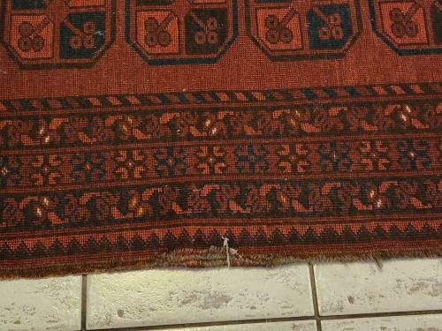 VINTAGE PURE WOOL HAND WOVEN MEDIUM-SIZED PERSIAN CARPET, MEASURING 1.95 X 1.34 METRE