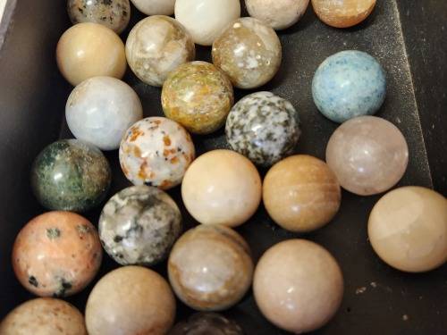 COLLECTION OF 37 HIGHLY POLISHED SEMI-PRECIOUS GEMSTONE SPHERES