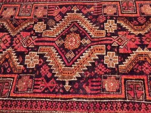 VINTAGE PURE WOOL, HAND WOVEN PERSIAN CARPET, MEASURING 1.90 METRE X 98 CM