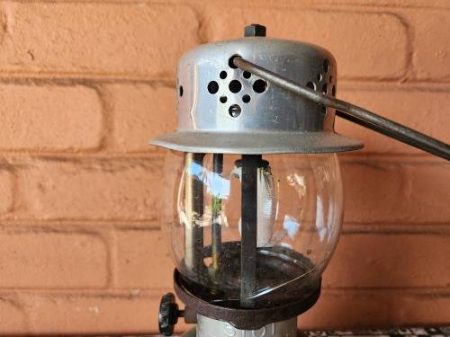 VINTAGE COLEMAN MODEL 5101 LANTERN, WITH ORIGINAL BUT CRACKED GLASS