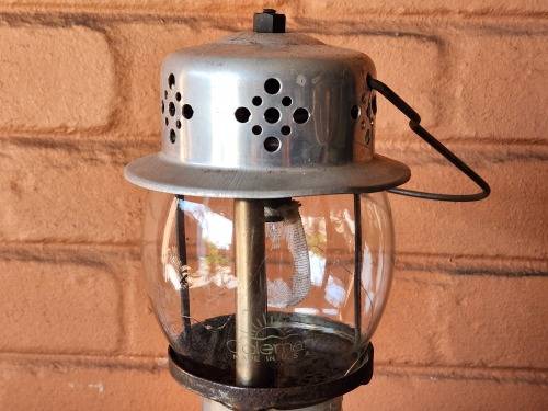 VINTAGE COLEMAN MODEL 5101 LANTERN, WITH ORIGINAL BUT CRACKED GLASS