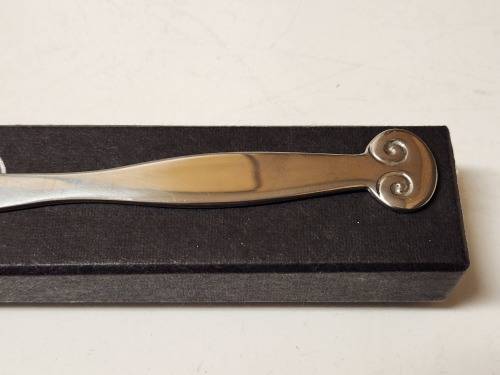 CARROL BOYES FUNCTIONAL ART  BOXED 18/8 STAINLESS STEEL BUTTER SPREADER