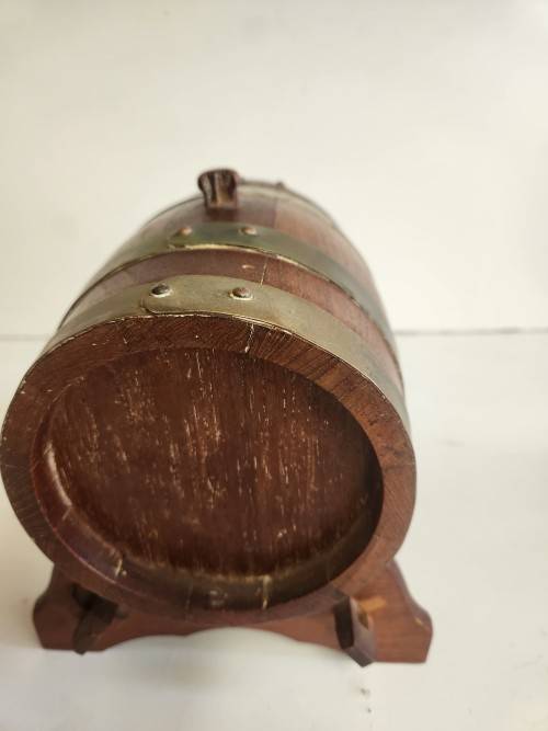 VINTAGE OAK WINE BARREL WITH BRASS HOOPS ON A CUSTOM MADE STAND