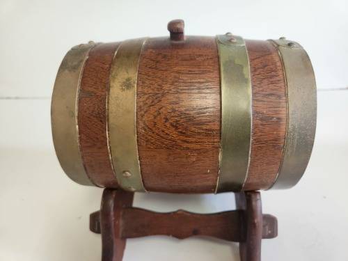 VINTAGE OAK WINE BARREL WITH BRASS HOOPS ON A CUSTOM MADE STAND
