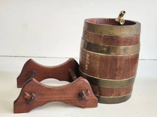 VINTAGE OAK WINE BARREL WITH BRASS HOOPS ON A CUSTOM MADE STAND