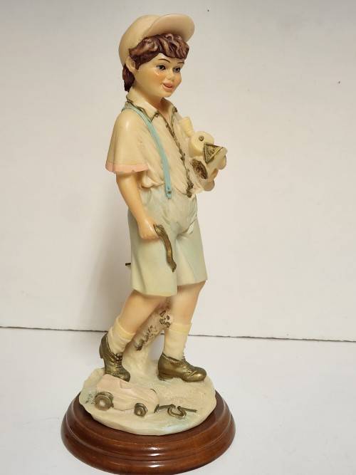 RARE VINTAGE CAPODIMONTE PORCELAIN FIGURINE ON A WOODEN PLINTH, MADE IN ITALY