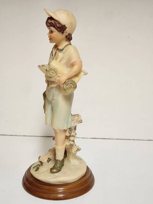 RARE VINTAGE CAPODIMONTE PORCELAIN FIGURINE ON A WOODEN PLINTH, MADE IN ITALY