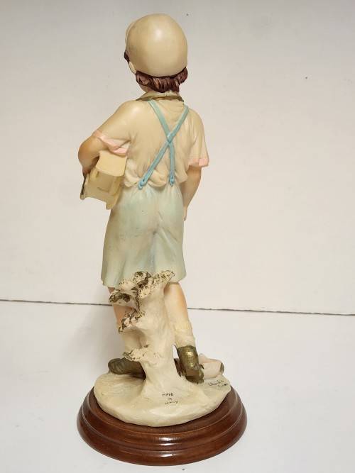 RARE VINTAGE CAPODIMONTE PORCELAIN FIGURINE ON A WOODEN PLINTH, MADE IN ITALY