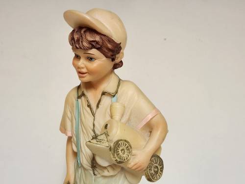 RARE VINTAGE CAPODIMONTE PORCELAIN FIGURINE ON A WOODEN PLINTH, MADE IN ITALY