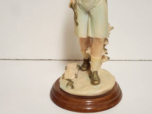 RARE VINTAGE CAPODIMONTE PORCELAIN FIGURINE ON A WOODEN PLINTH, MADE IN ITALY
