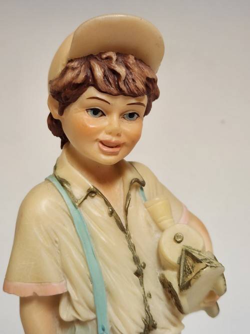 RARE VINTAGE CAPODIMONTE PORCELAIN FIGURINE ON A WOODEN PLINTH, MADE IN ITALY