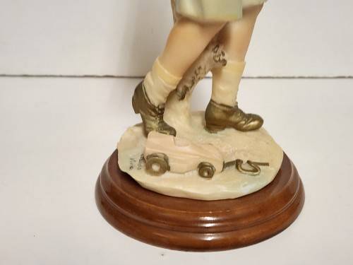 RARE VINTAGE CAPODIMONTE PORCELAIN FIGURINE ON A WOODEN PLINTH, MADE IN ITALY