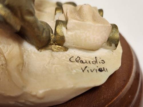 RARE VINTAGE CAPODIMONTE PORCELAIN FIGURINE ON A WOODEN PLINTH, MADE IN ITALY