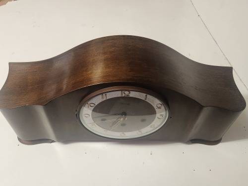 VINTAGE KIENZLE MADE IN GERMANY WOODEN MANTEL CLOCK IN WORKING CONDITION