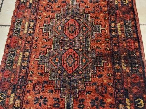 VINTAGE PURE WOOL, HAND WOVEN  PERSIAN CARPET, MEASURING 1.30 METRE X 66 CM