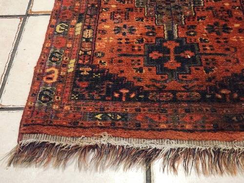 VINTAGE PURE WOOL, HAND WOVEN  PERSIAN CARPET, MEASURING 1.30 METRE X 66 CM