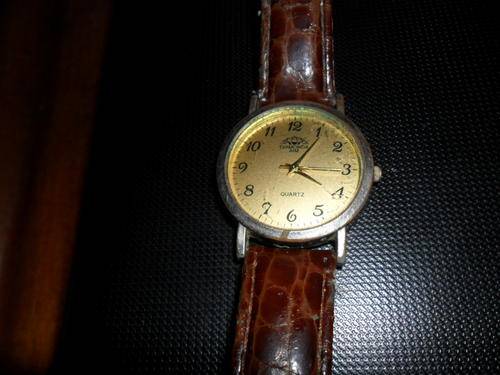 VINTAGE DIAMONDA GOLD QUARTZ WATCH WITH LEATHER STRAP