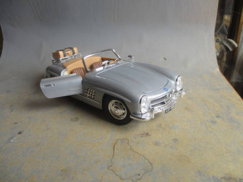 BBURAGO GOLD 1/18 SCALE - 1957 MERCEDES BENZ 300 SL TOURING - BOXED