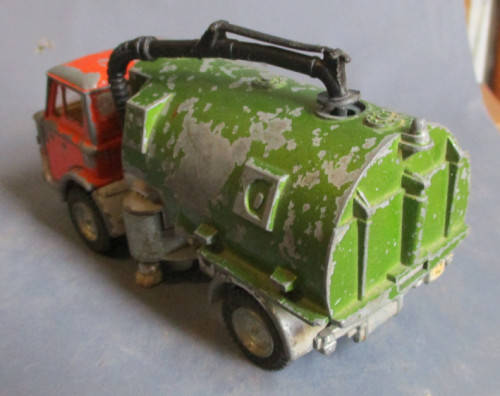DINKY - JOHNSON ROAD SWEEPER AS PER FOTOS FOR SPARES OR REPAIRS