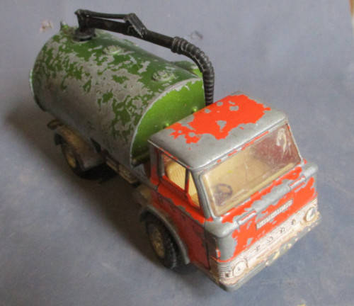 DINKY - JOHNSON ROAD SWEEPER AS PER FOTOS FOR SPARES OR REPAIRS