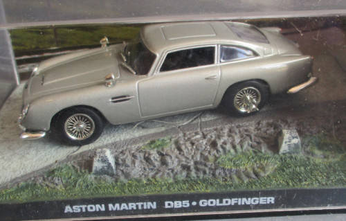 JAMES BOND 1/43 SCALE - ASTON MARTIN DB5  - BOXED