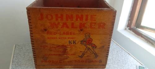 LATE ENTRY****VINTAGE JOHNNIE WALKER RED LABEL SCOTCH WHISKY WOODEN CRATE