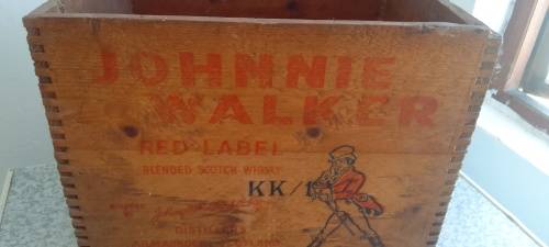 LATE ENTRY****VINTAGE JOHNNIE WALKER RED LABEL SCOTCH WHISKY WOODEN CRATE
