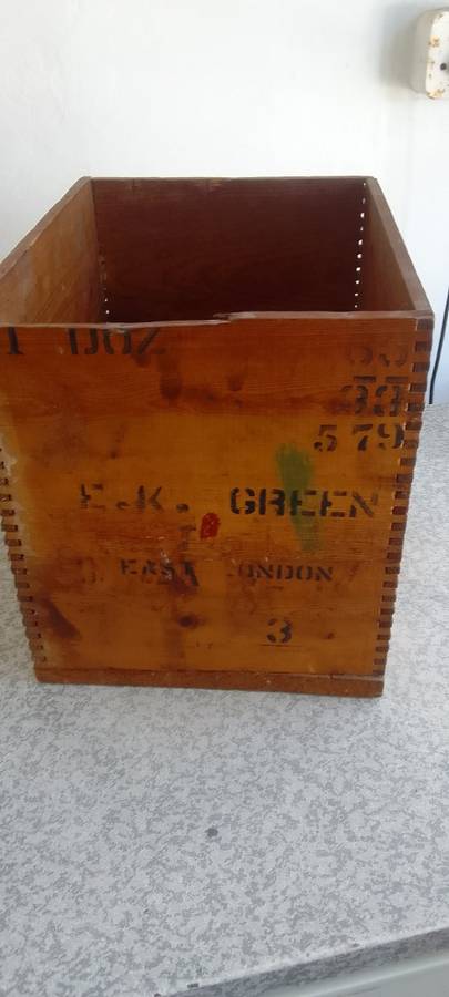 LATE ENTRY****VINTAGE JOHNNIE WALKER RED LABEL SCOTCH WHISKY WOODEN CRATE