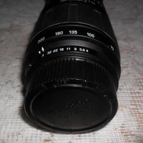 TAMRON AF 70-300MM 1;4-5.6 TELE-MACRO(1;2) LENS PLUS HOOD AND LENS CAPS