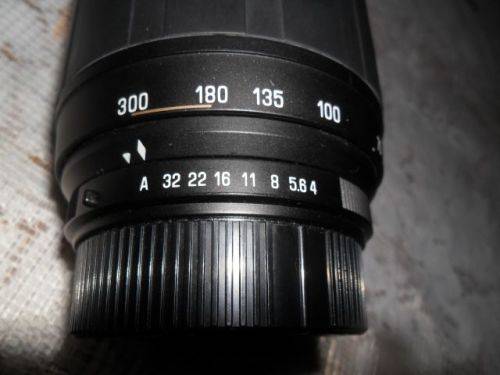 TAMRON AF 70-300MM 1;4-5.6 TELE-MACRO(1;2) LENS PLUS HOOD AND LENS CAPS
