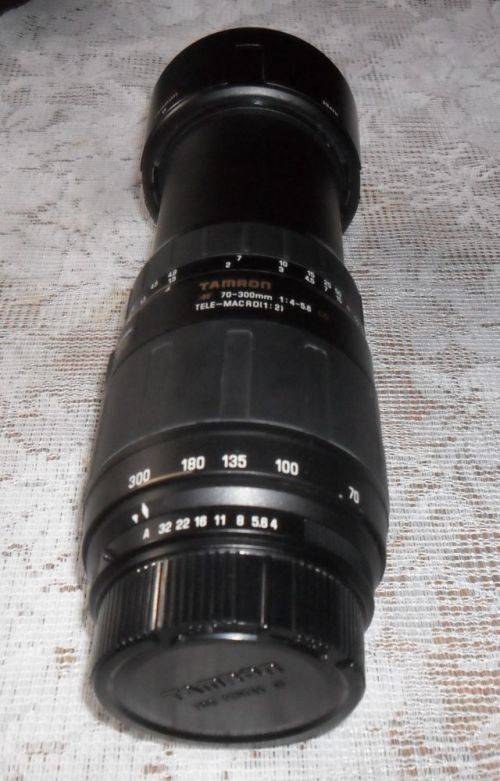 TAMRON AF 70-300MM 1;4-5.6 TELE-MACRO(1;2) LENS PLUS HOOD AND LENS CAPS