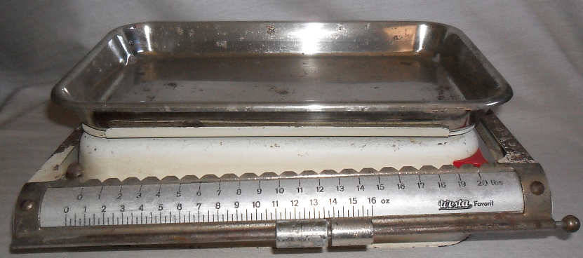 OLD WESTA FAVORITE GERMAN KITCHEN SCALE