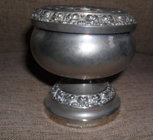IANTHE - MADE IN ENGLAND -SILVER PLATED ROSE BOWL BUD VASE FLOWER HOLDER